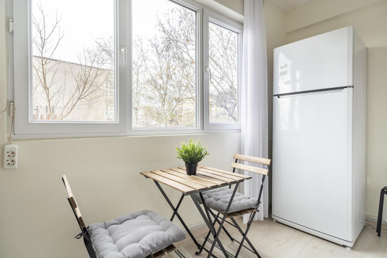 Modern Flat With Balcony On Bagdat Street Leilighet Istanbul Eksteriør bilde
